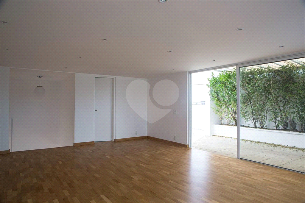 Oporunidade única - Cobertura duplex com piscina