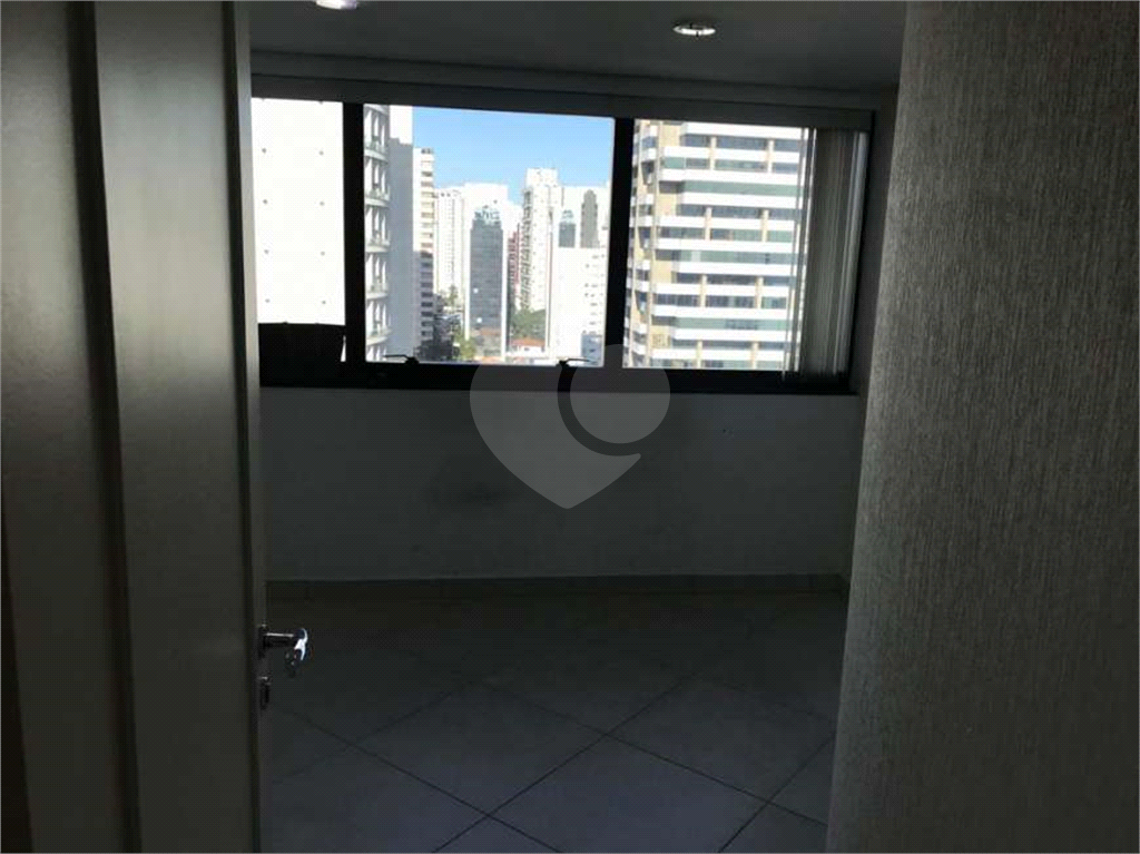 Sala Comercial Reformada em Moema Pássaros 