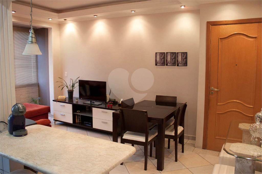 APARTAMENTO em VILA ROSÁLIA