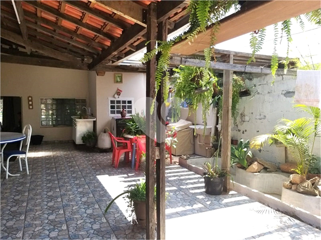 Casa à venda com 4 quartos, 200m² - Foto 9