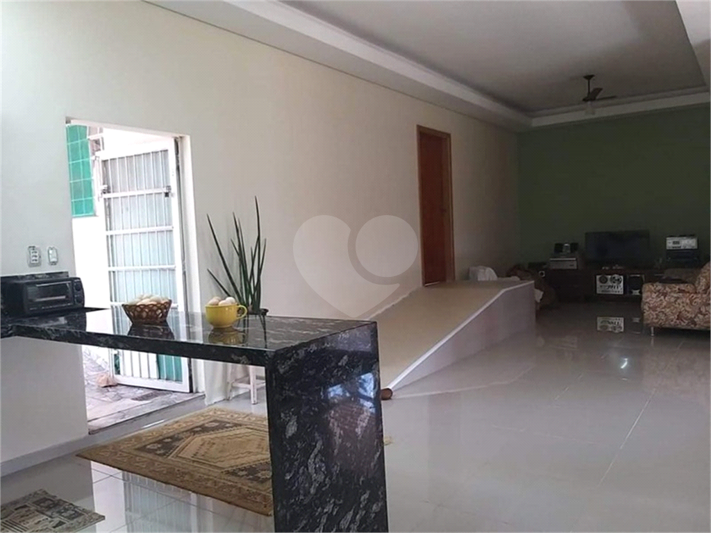 Casa à venda com 4 quartos, 200m² - Foto 11