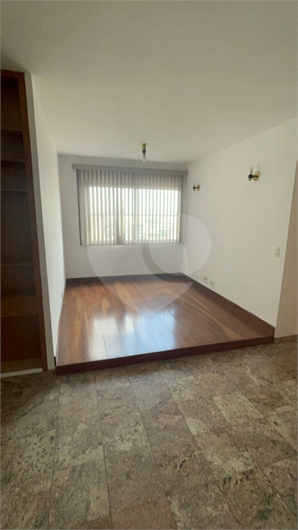 03 dormitórios, 01 suite, 02 vagas fixas são 80 metros quadrado , próxima ao Metro Santana.