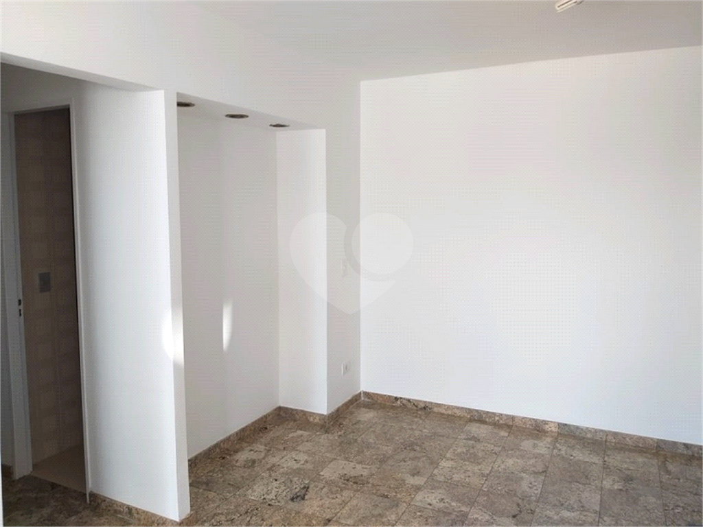 03 dormitórios, 01 suite, 02 vagas fixas são 80 metros quadrado , próxima ao Metro Santana.