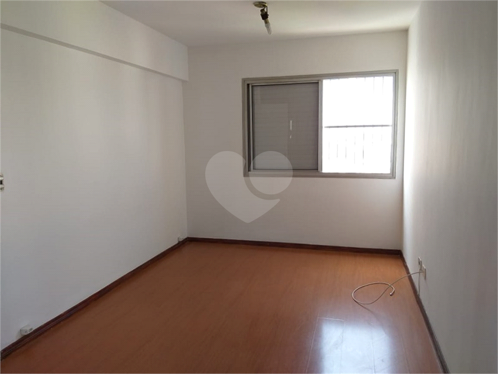 03 dormitórios, 01 suite, 02 vagas fixas são 80 metros quadrado , próxima ao Metro Santana.