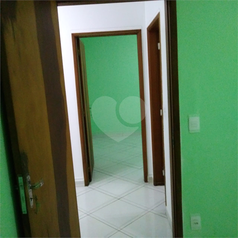 Bela Casa Assobradada no Jardim Tremembé com 03 amplos dormitórios e 03 vagas de garagem 