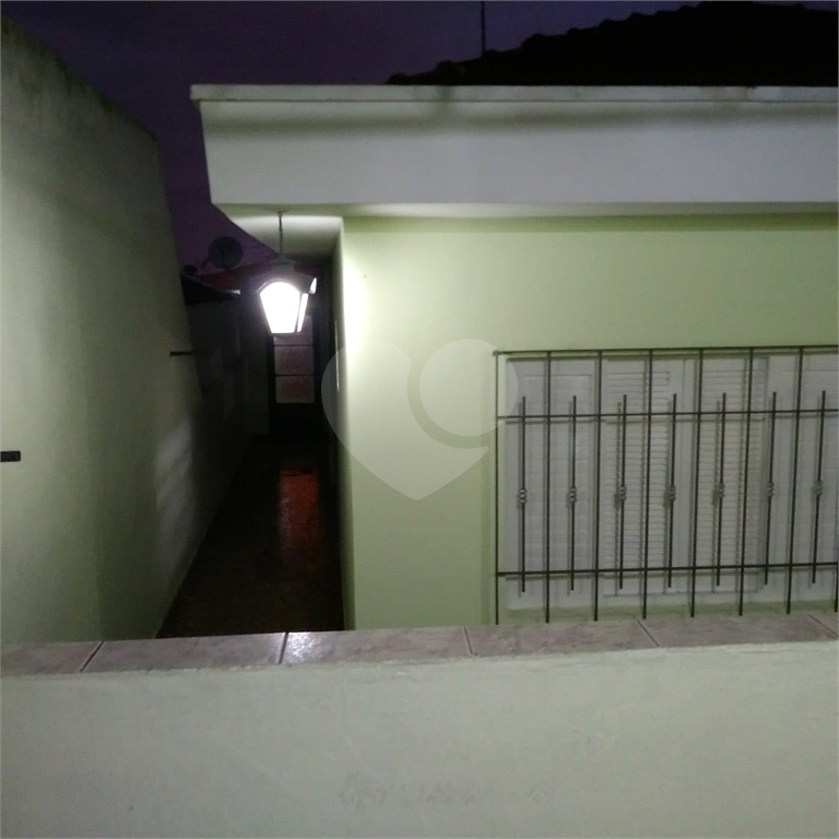 Bela Casa Assobradada no Jardim Tremembé com 03 amplos dormitórios e 03 vagas de garagem 