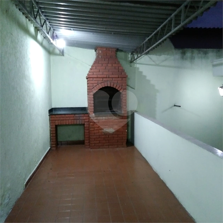 Bela Casa Assobradada no Jardim Tremembé com 03 amplos dormitórios e 03 vagas de garagem 