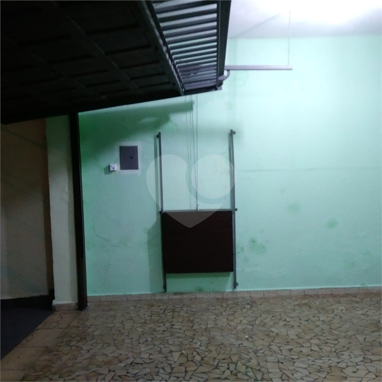 Bela Casa Assobradada no Jardim Tremembé com 03 amplos dormitórios e 03 vagas de garagem 