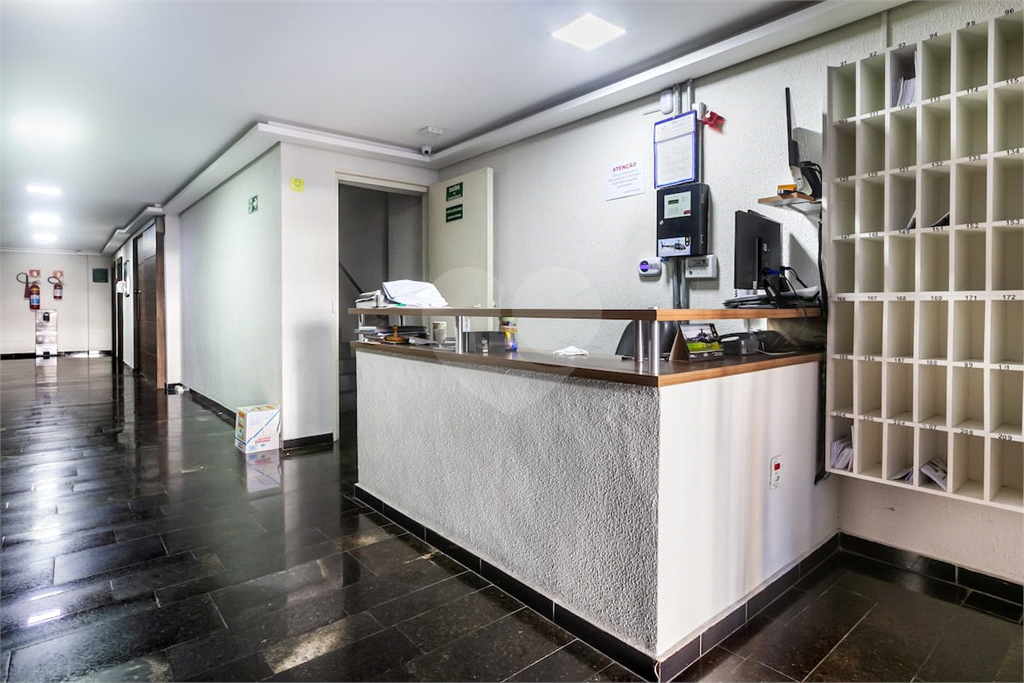 APARTAMENTO em CENTRO