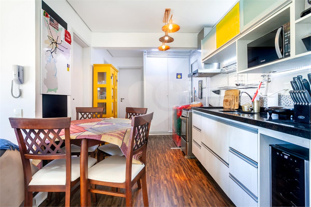 APARTAMENTO em CENTRO