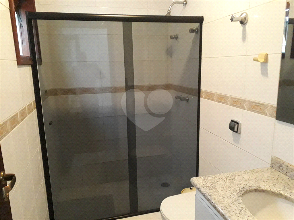 Mansão em condomínio, com 6 suites, e vagas para 15 autos....