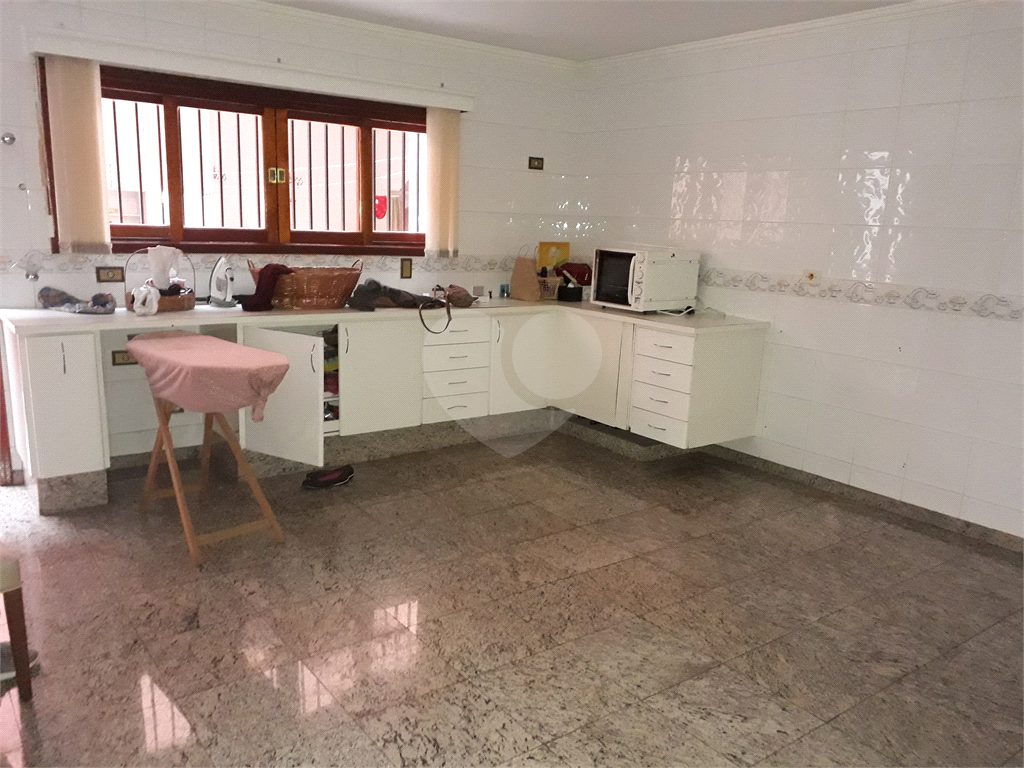 Mansão em condomínio, com 6 suites, e vagas para 15 autos....