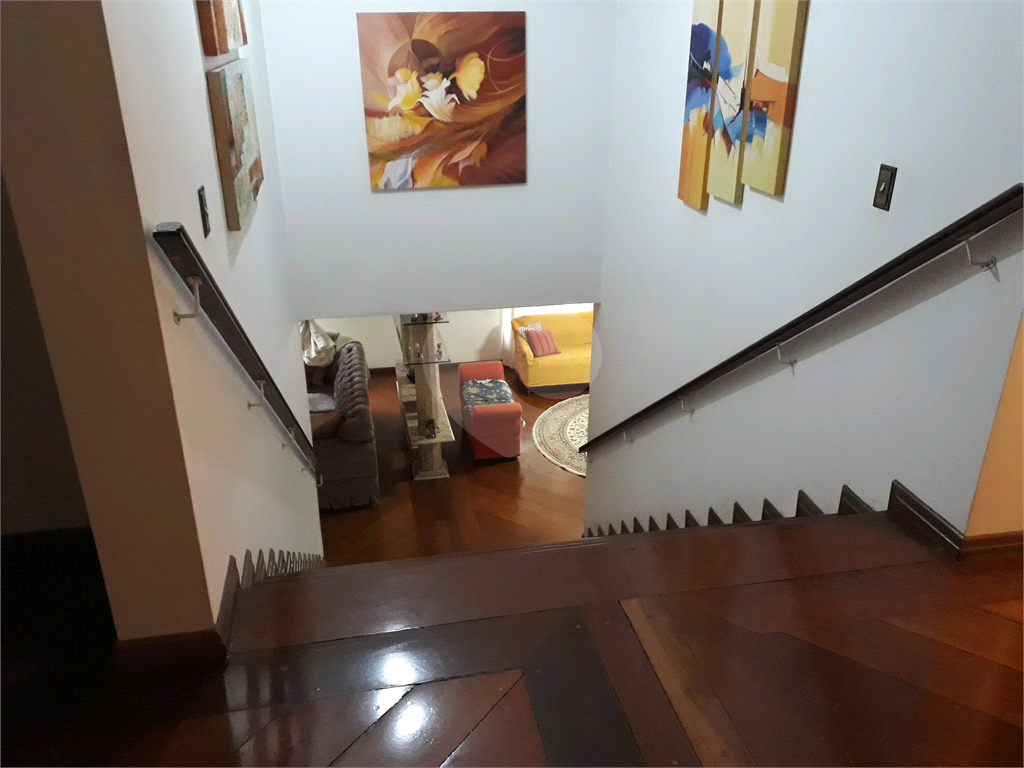 Mansão em condomínio, com 6 suites, e vagas para 15 autos....