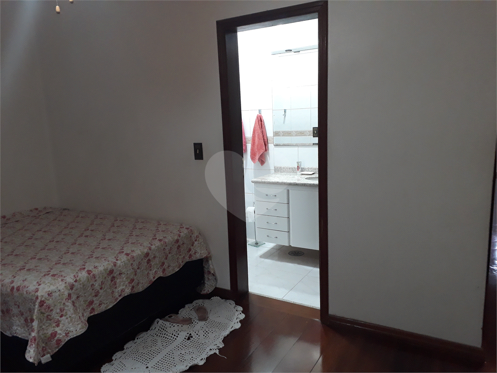 Mansão em condomínio, com 6 suites, e vagas para 15 autos....