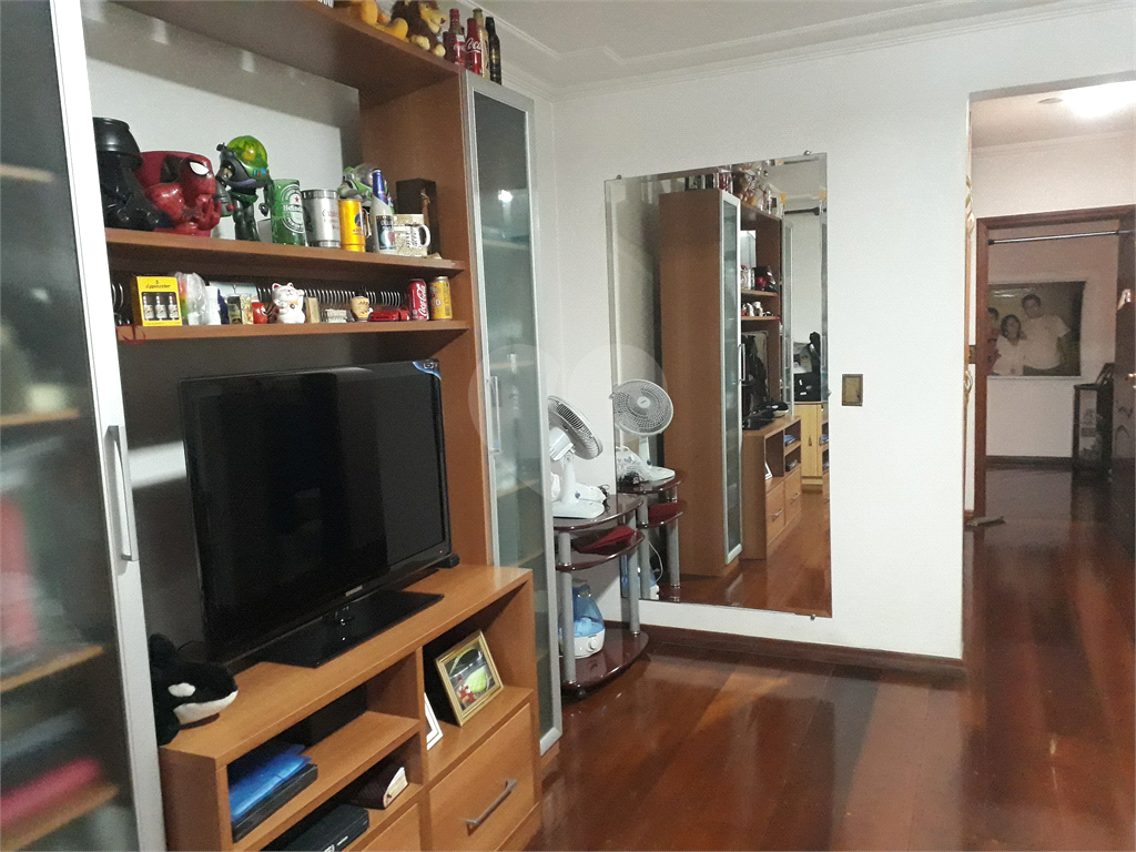 Mansão em condomínio, com 6 suites, e vagas para 15 autos....