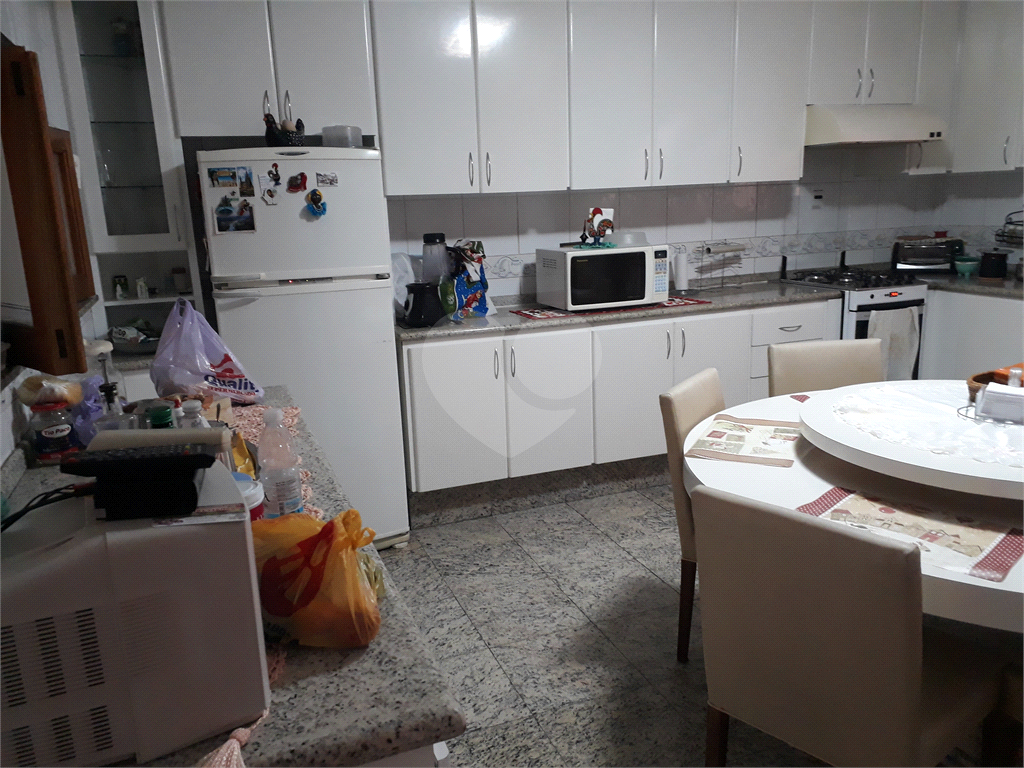 Mansão em condomínio, com 6 suites, e vagas para 15 autos....