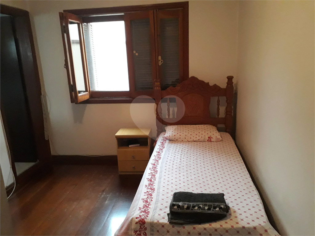 Mansão em condomínio, com 6 suites, e vagas para 15 autos....