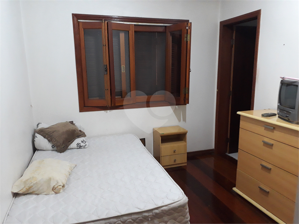 Mansão em condomínio, com 6 suites, e vagas para 15 autos....