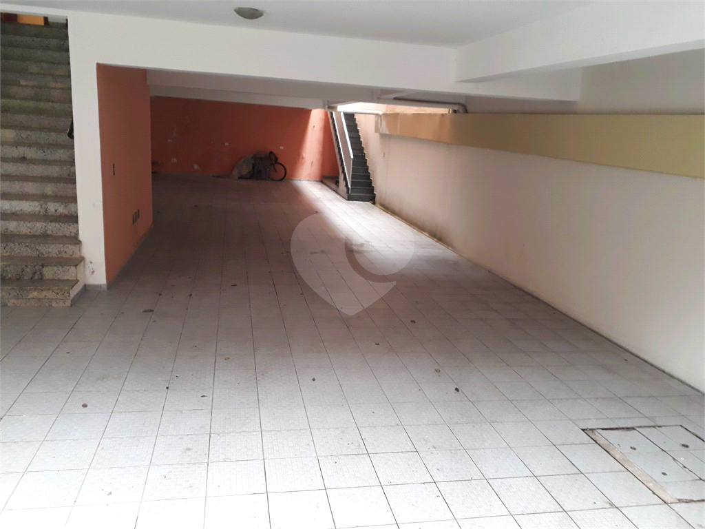 Mansão em condomínio, com 6 suites, e vagas para 15 autos....