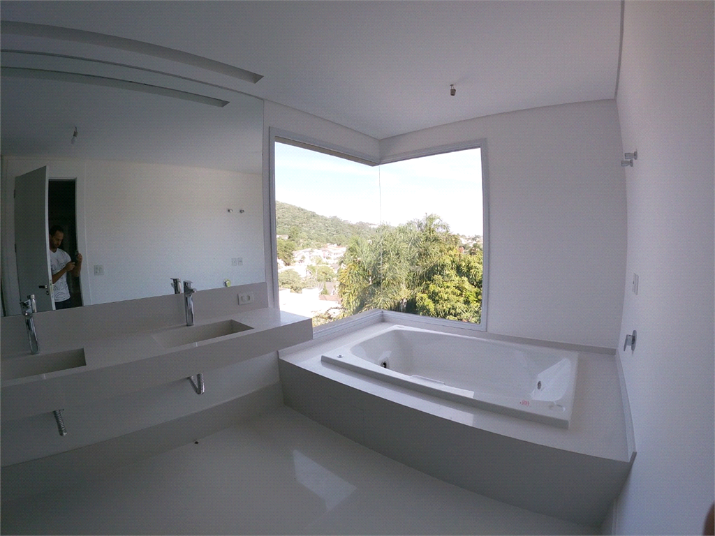 casa em alto padrão com 720 m2 em alphaville