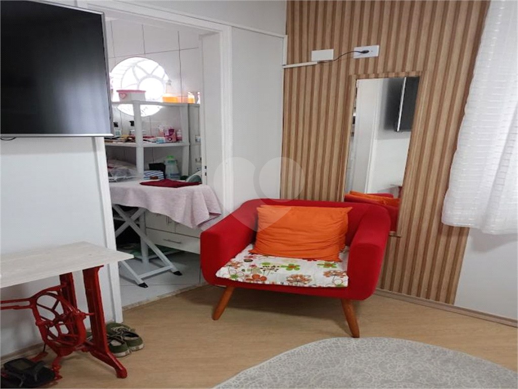 SOBRADO COM 3 DORM, 1 SUITE E 2 VAGAS DE GARAGEM