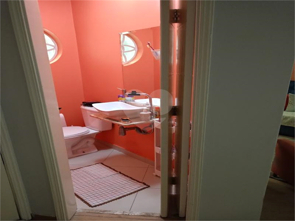 SOBRADO COM 3 DORM, 1 SUITE E 2 VAGAS DE GARAGEM