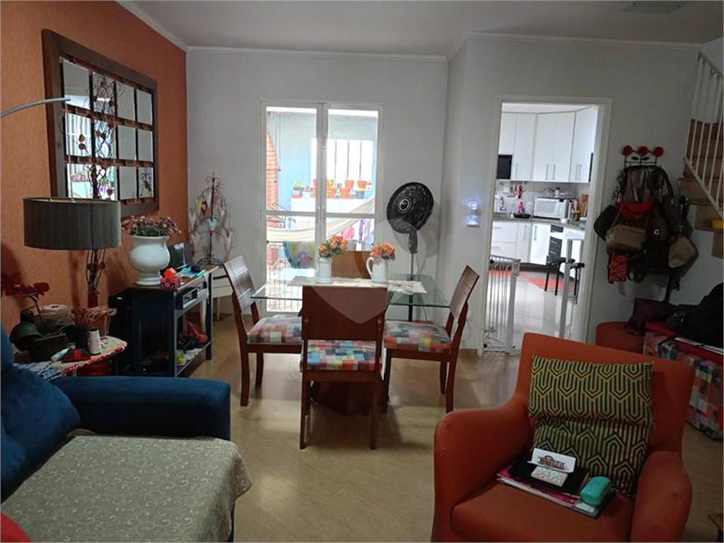 SOBRADO COM 3 DORM, 1 SUITE E 2 VAGAS DE GARAGEM