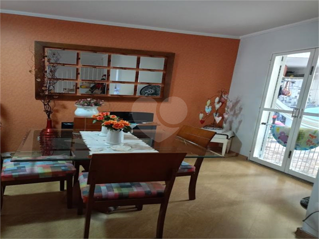 SOBRADO COM 3 DORM, 1 SUITE E 2 VAGAS DE GARAGEM