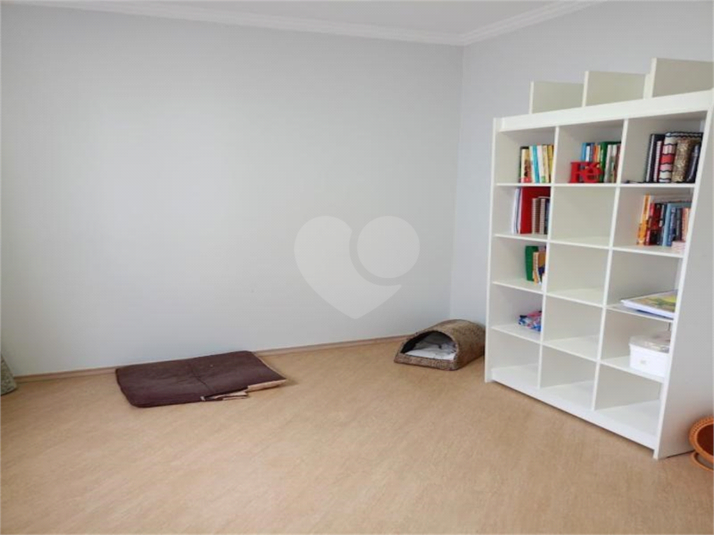 SOBRADO COM 3 DORM, 1 SUITE E 2 VAGAS DE GARAGEM