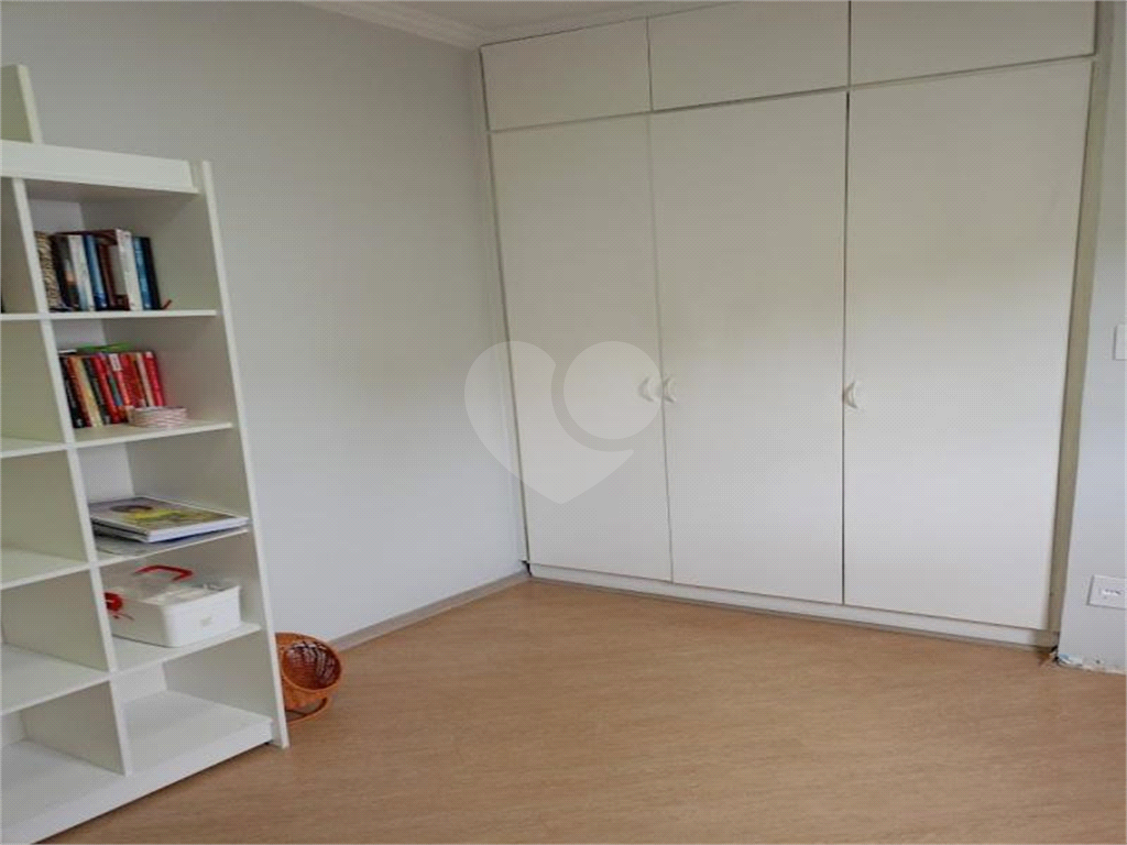 SOBRADO COM 3 DORM, 1 SUITE E 2 VAGAS DE GARAGEM