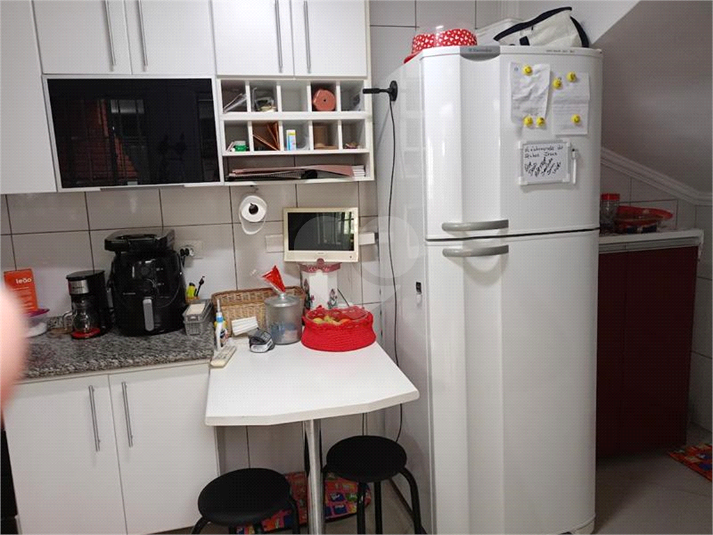 SOBRADO COM 3 DORM, 1 SUITE E 2 VAGAS DE GARAGEM