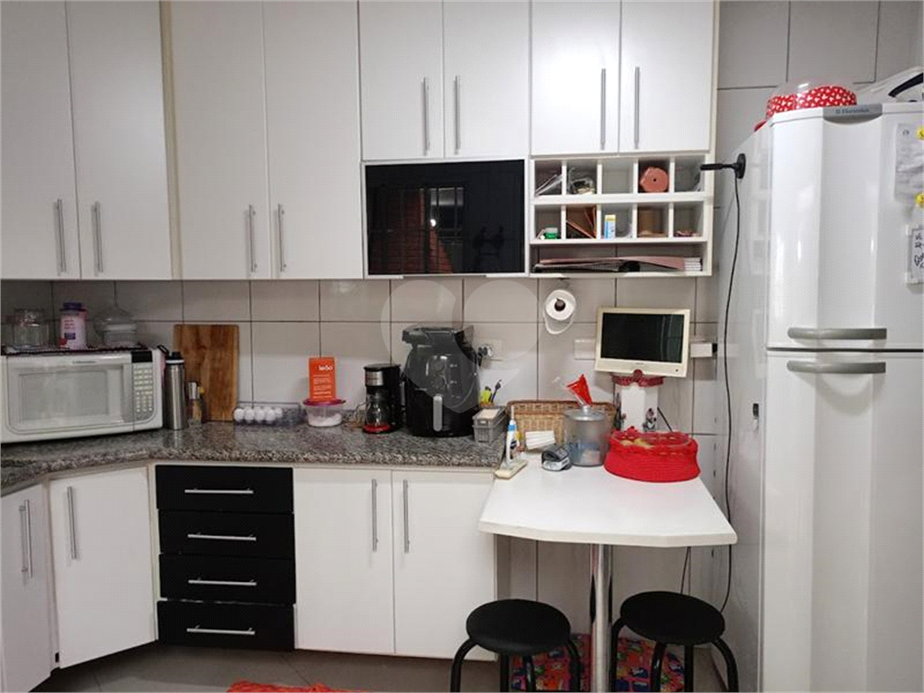 SOBRADO COM 3 DORM, 1 SUITE E 2 VAGAS DE GARAGEM