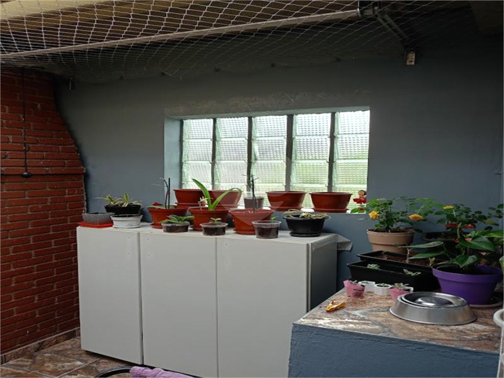 SOBRADO COM 3 DORM, 1 SUITE E 2 VAGAS DE GARAGEM