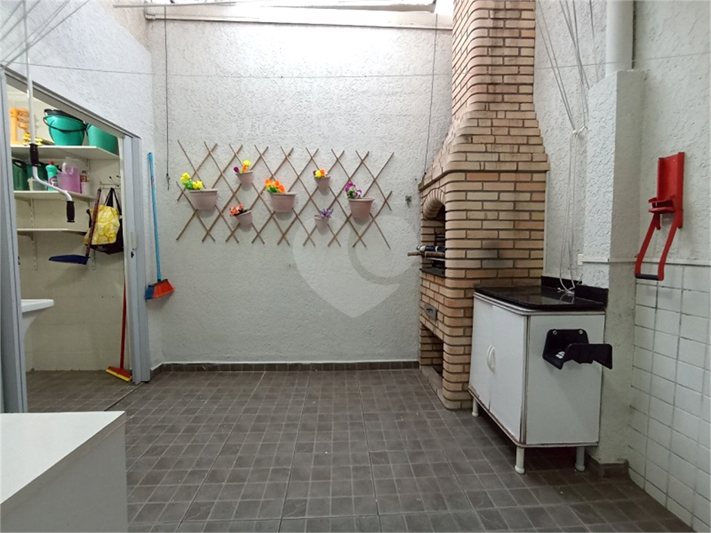 Sobrado em condomínio fechado a 700 metros do Metrô.