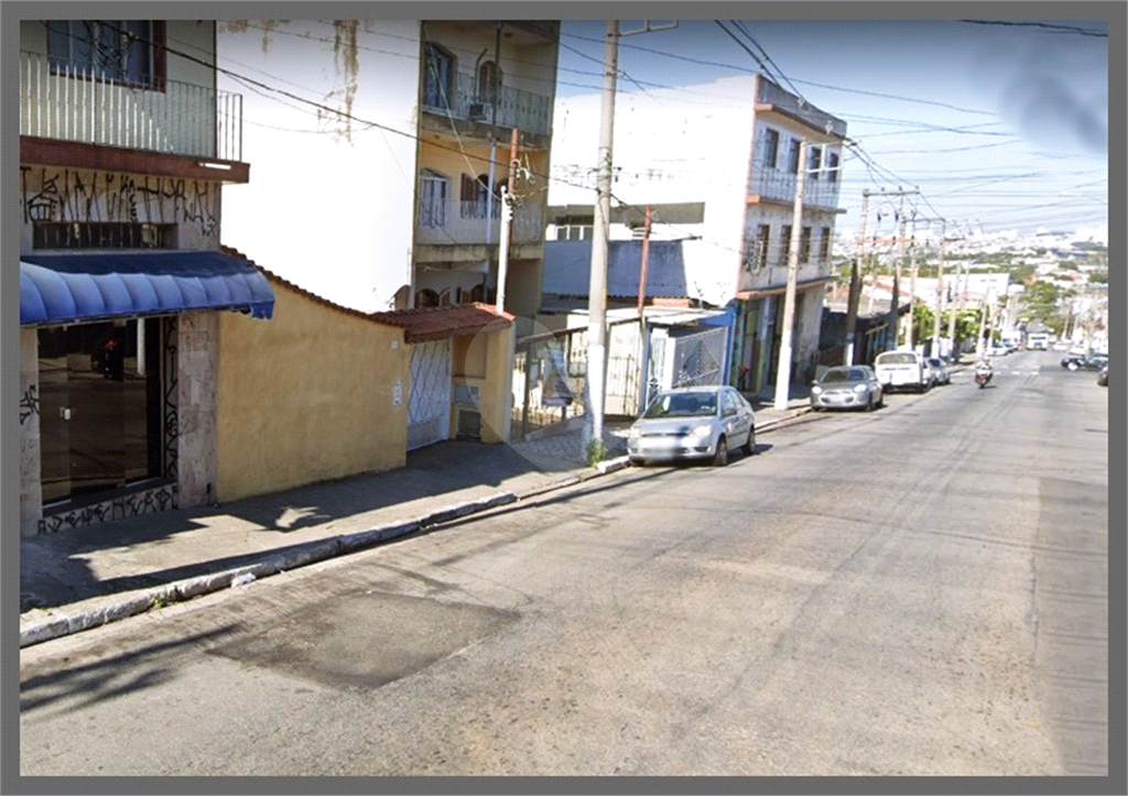 Sobrado com 210m² 3 dormitórios sendo 1 suíte. 10 minutos do Metrô