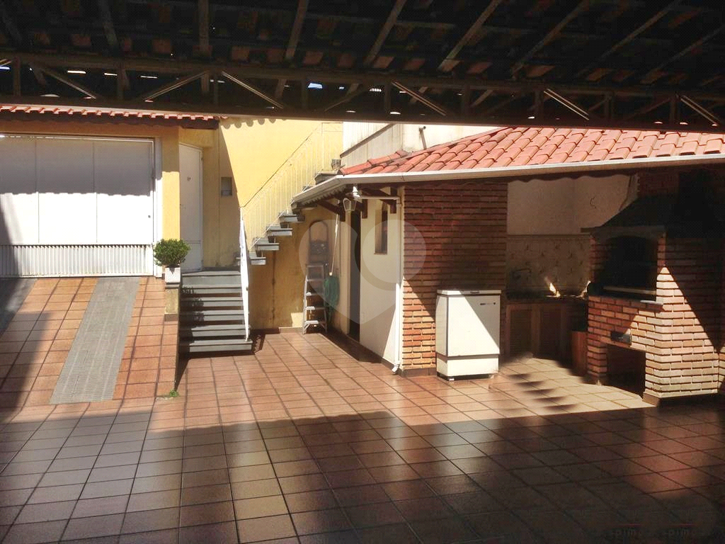 Sobrado com 210m² 3 dormitórios sendo 1 suíte. 10 minutos do Metrô