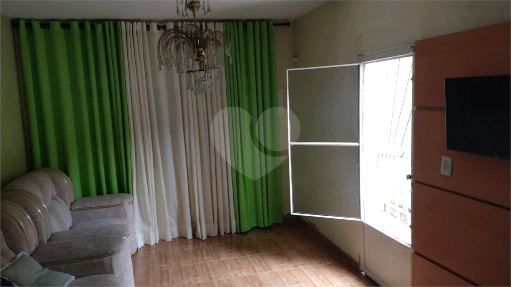 Oportunidade - Sobrado com 4 quartos sendo 1 suíte e 3 vagas no Edu Chaves
