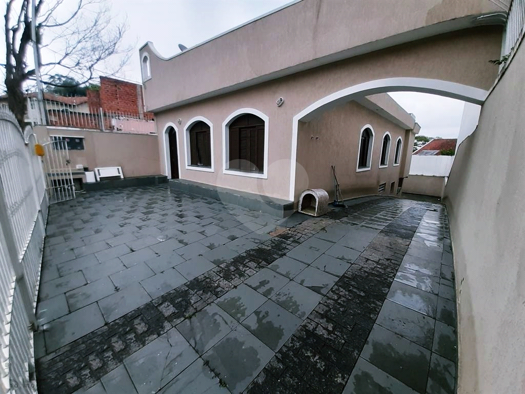 Casa térrea em rua fechada 