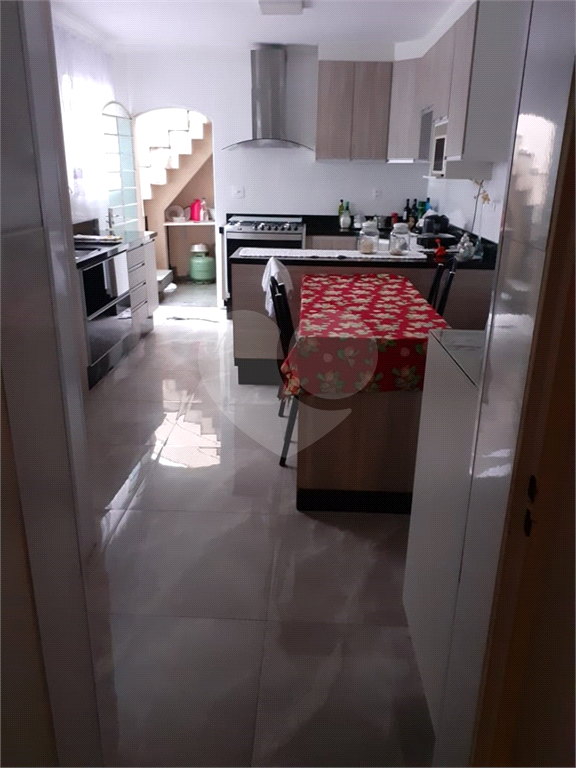 Casa térrea em rua fechada 