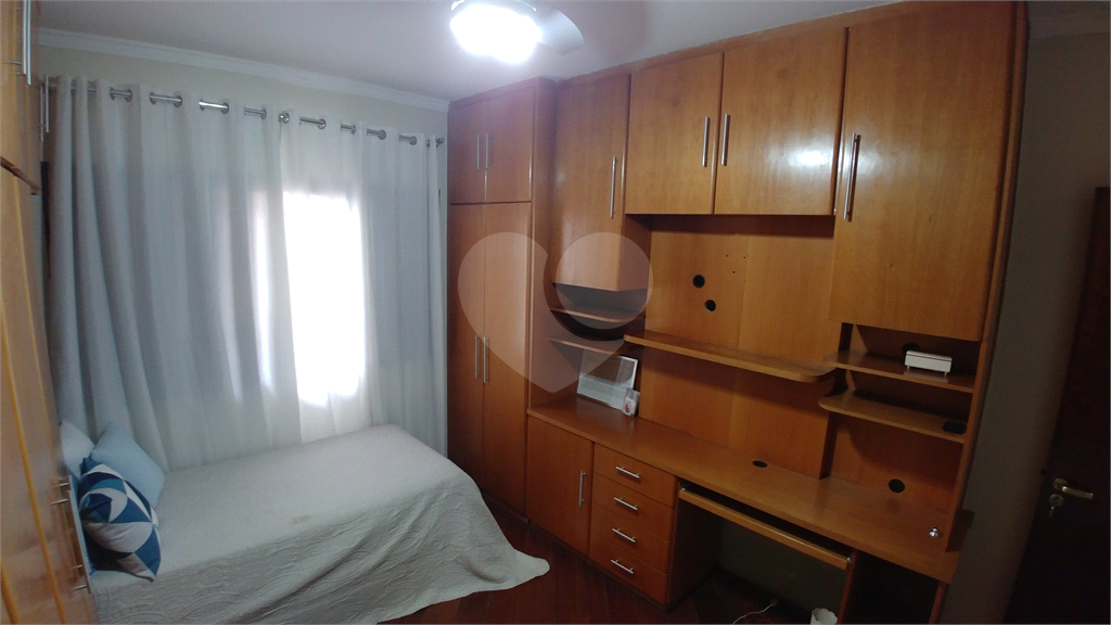 Sobrado a venda na Parada Inglesa. 3 quartos (1suíte), 3 vagas, quintal, churrasqueira. 