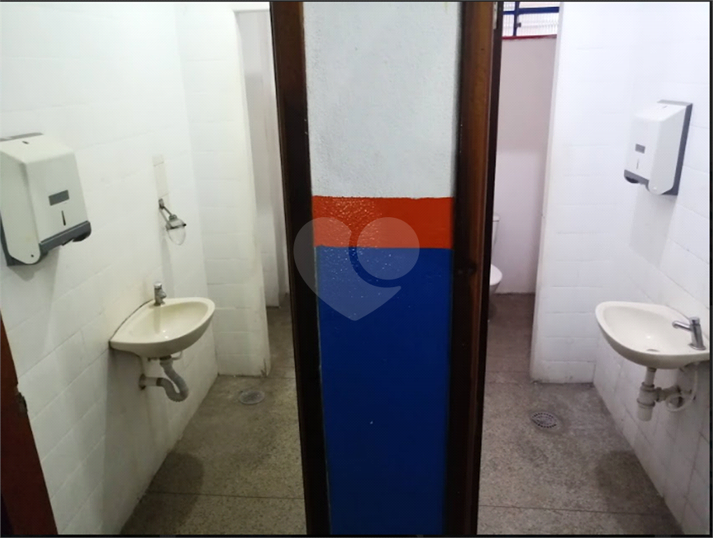 Bairro do Brás Prédio Inteiro à venda e locação com 6 Andares 1720 m² Térreo para Lojas!!