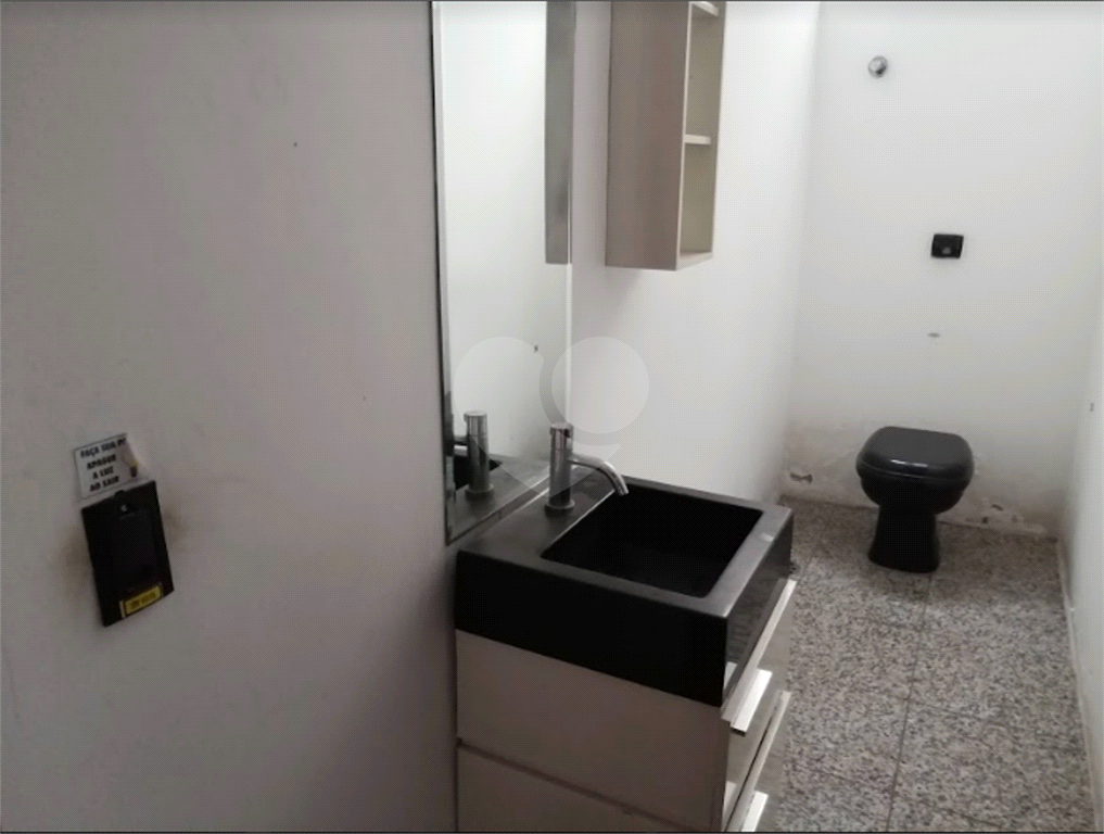 Bairro do Brás Prédio Inteiro à venda e locação com 6 Andares 1720 m² Térreo para Lojas!!