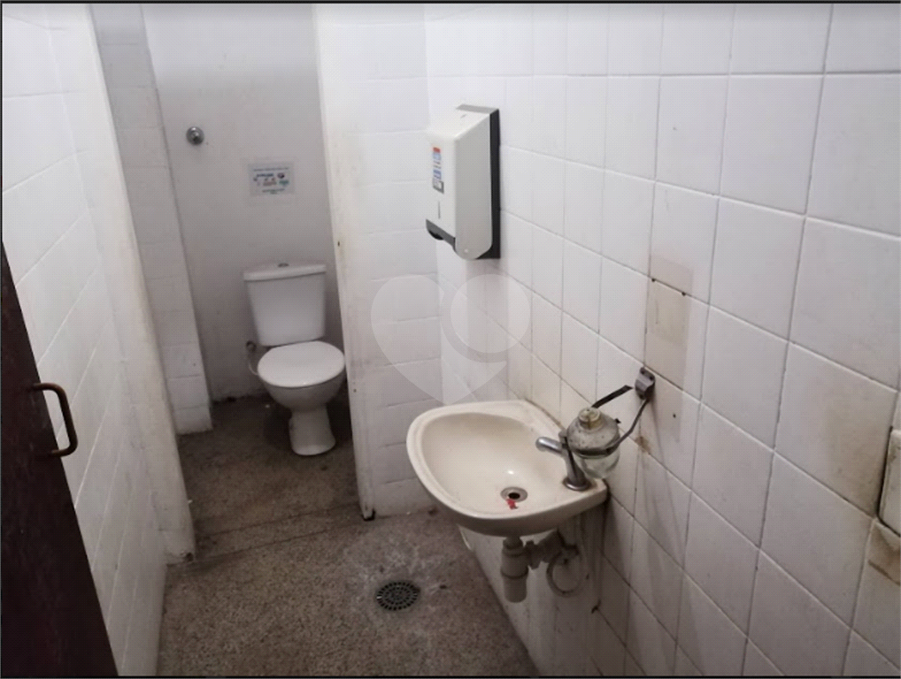 Bairro do Brás Prédio Inteiro à venda e locação com 6 Andares 1720 m² Térreo para Lojas!!