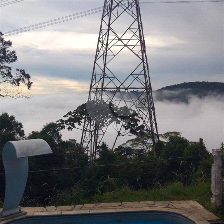 Casa terreá em condomínio toda avarandada!