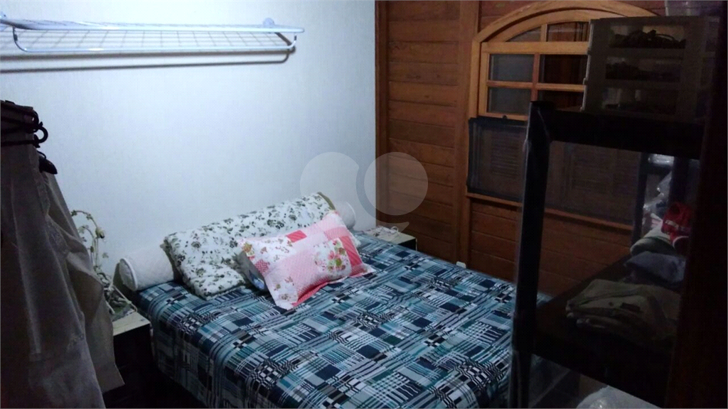 Casa terreá em condomínio toda avarandada!