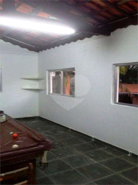 Casa terreá em condomínio toda avarandada!