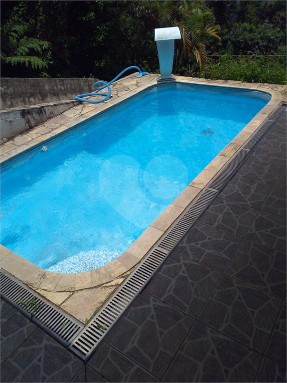 Casa terreá em condomínio toda avarandada!