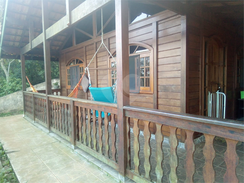 Casa terreá em condomínio toda avarandada!