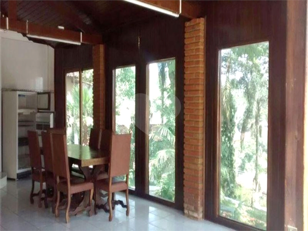 Casa terreá em condomínio toda avarandada!