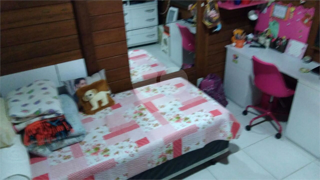 Casa terreá em condomínio toda avarandada!